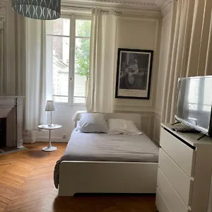 Appartement Près Du Pont Mirabeau Et Tour Eiffel, Paris